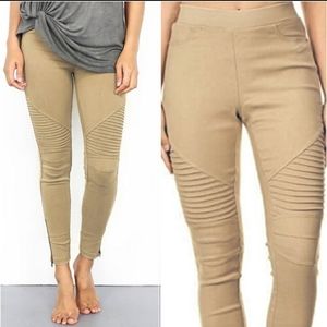 🔥Sale🔥Ankle zippered stretchy pull on Khaki Moto jeggings